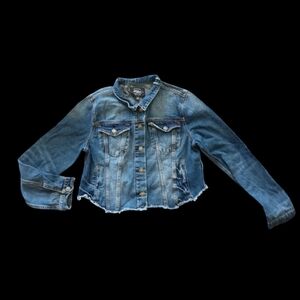 Silver Jean Company woman's cropped jean frayed jacket. Size Lrg